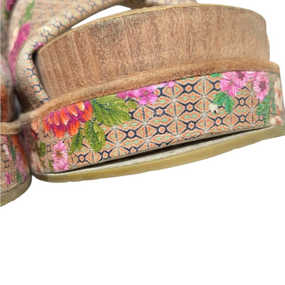Johnny Was Tan and Purple Sandals SZ 6 - Picture 8 of 8